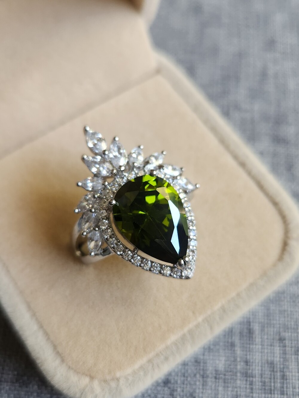 New 925 Silver Pear Cut Peridot Diamond Ring for Women